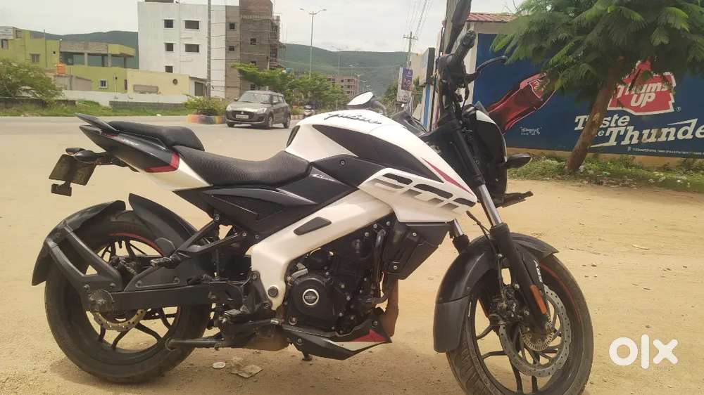 Pulsar NS 200