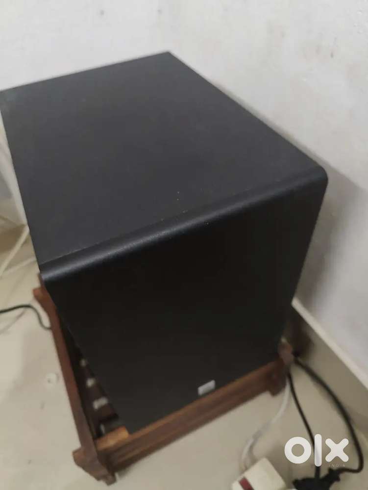 JBL 2.1 chanal sound bar with wireless subwoofer