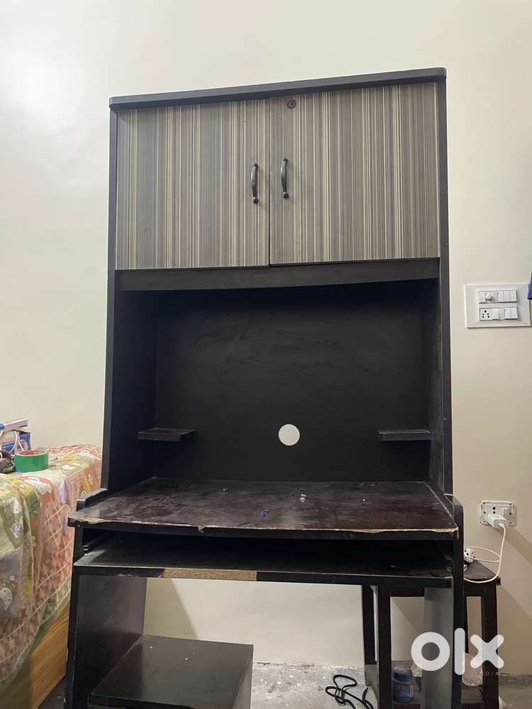 Computer table