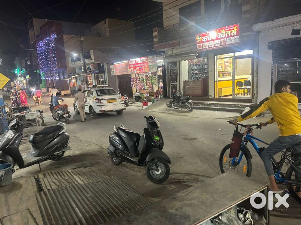 2 shops and 1 warehouse for rent at main market