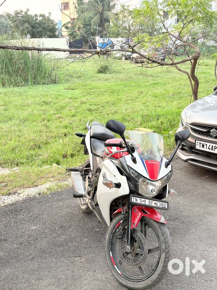 Honda CBR 150 R  Red - White - Blue (Limited Edition)