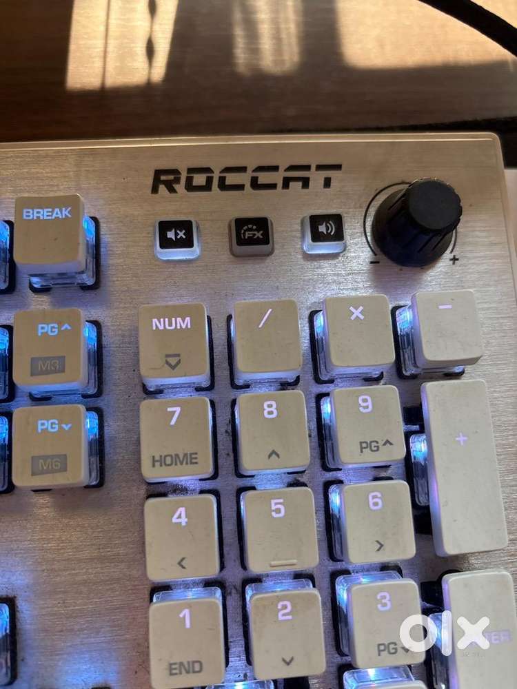 Roccat Vulcan 122 Aimo RGB mechanial keyboard