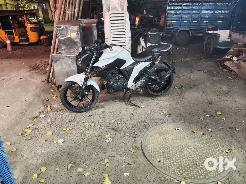 yamaha fz250 white colour