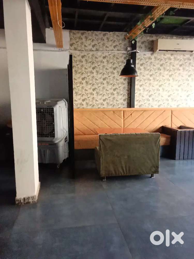 Full setup ha ko rent par dana ha Aura mall ka pass prime location