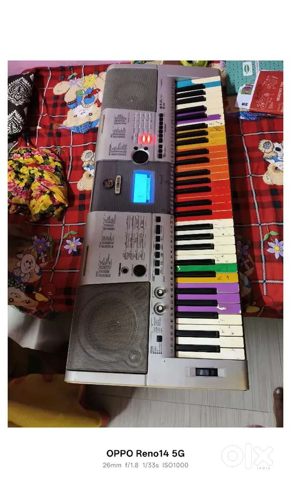YAMAHA PSR I 425