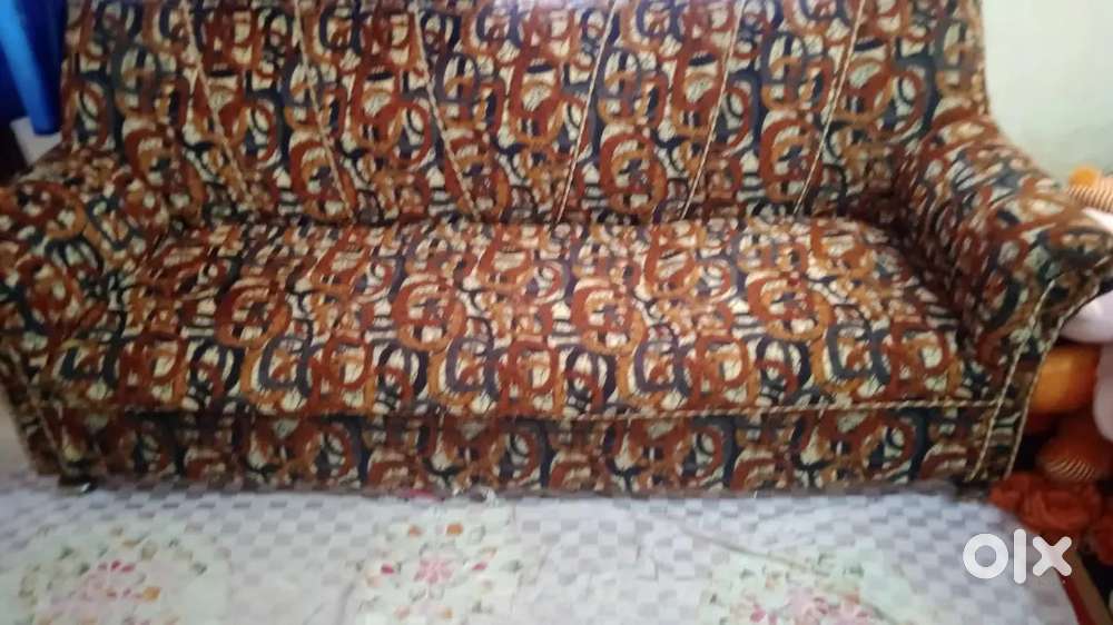 Sofa set 5 sitter and centre table