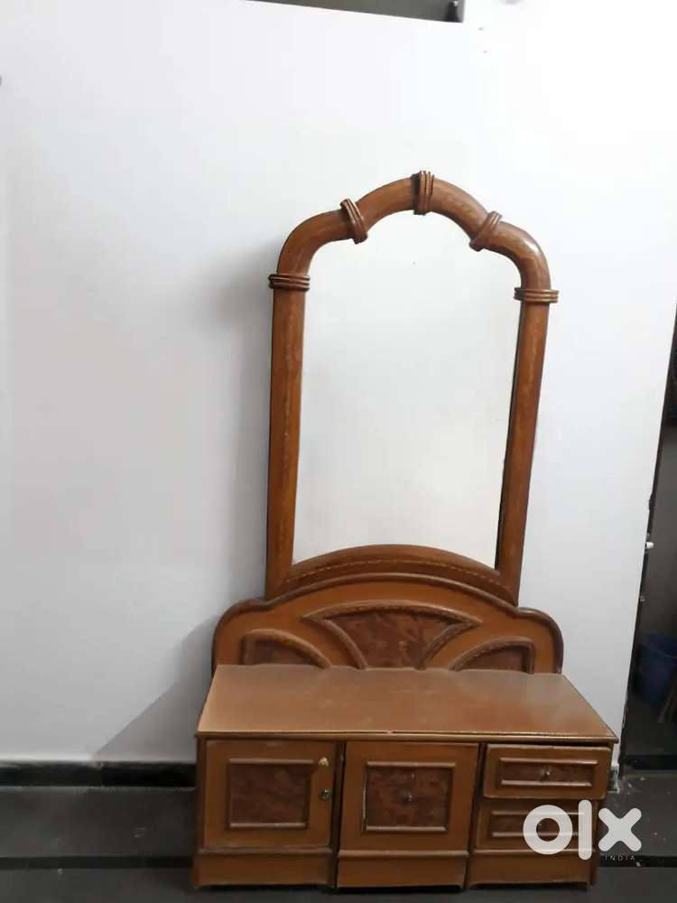 Dressing table with mirror