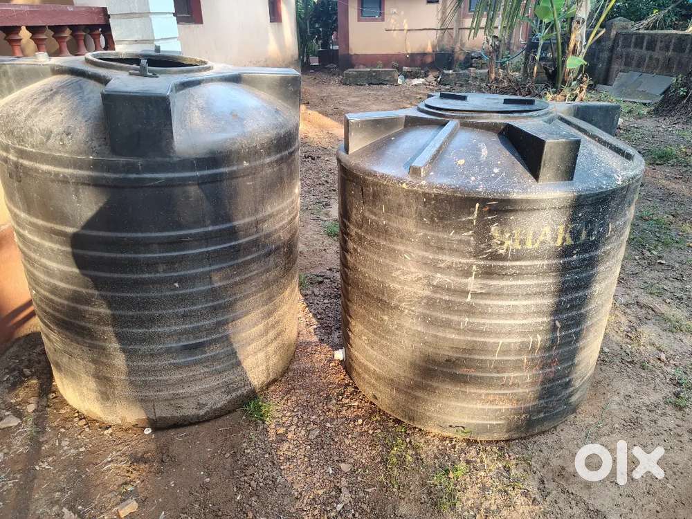 1000 lts each  water tanks