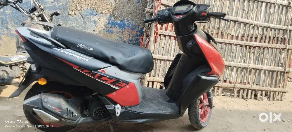 Scooty condition mein h koi dikkat nhi h tyre v new laga h