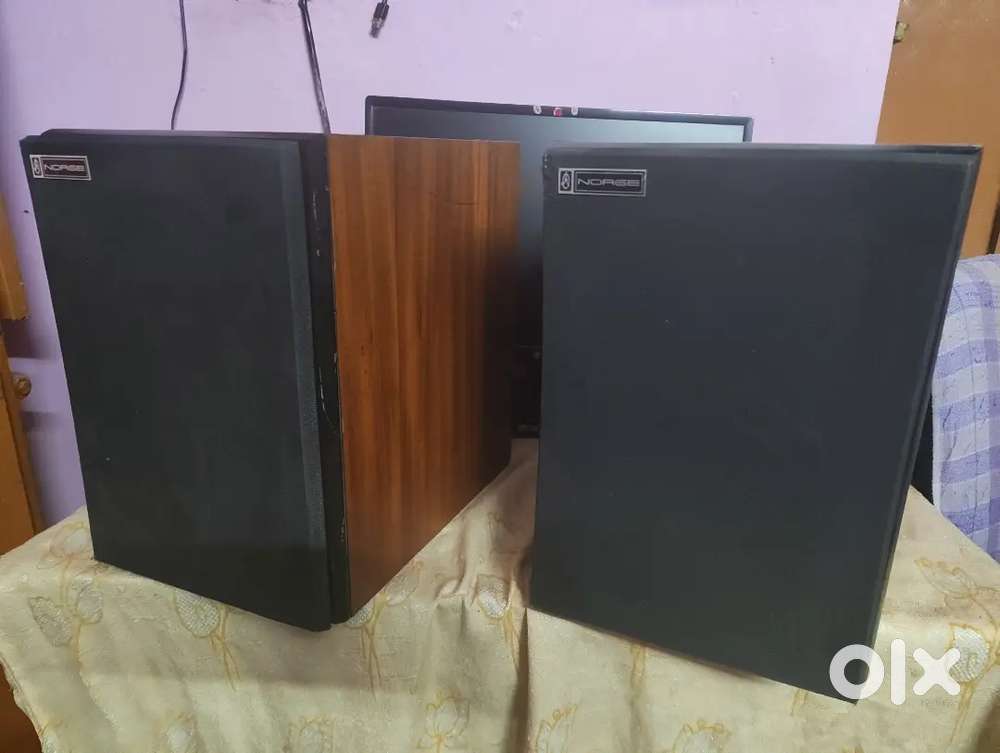 Norge book shelf speakers