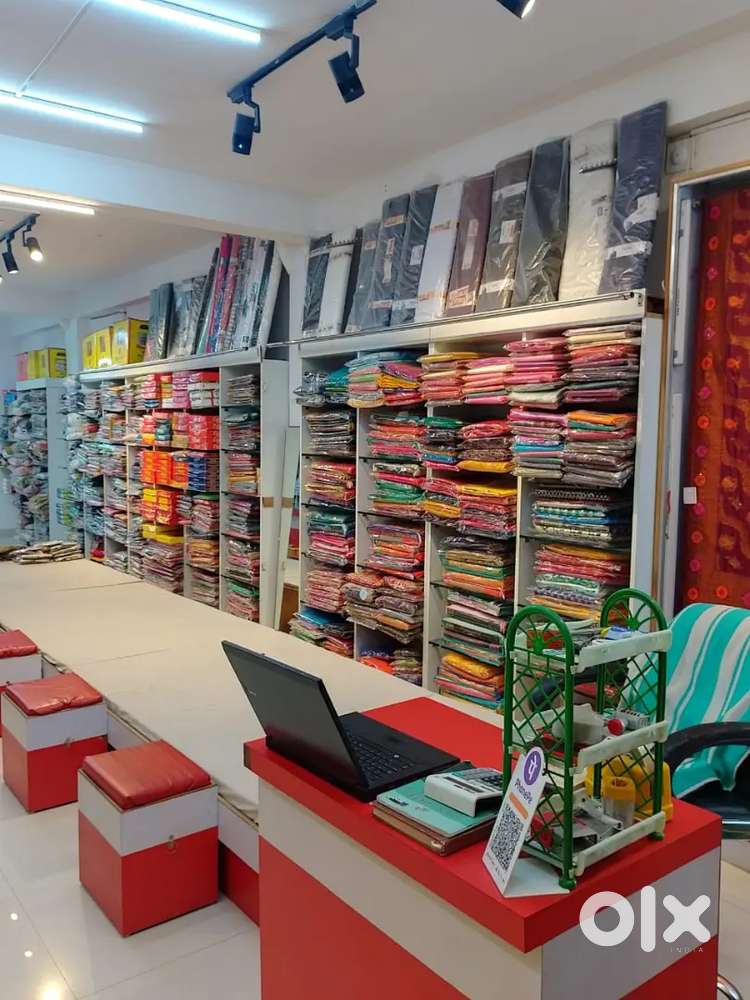 Cornar commercial showroom for sale with living area thank you !