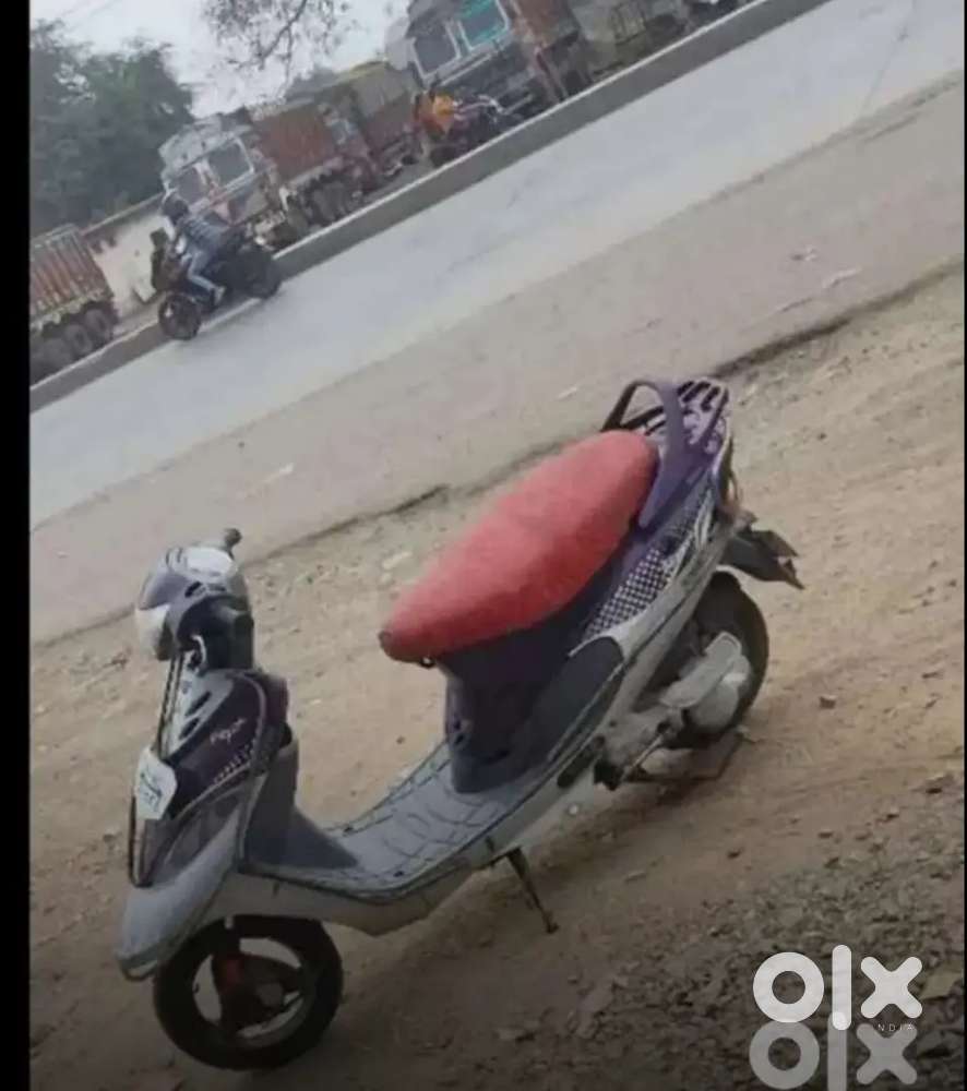 Scooty good condition or self Start Singal hand lady