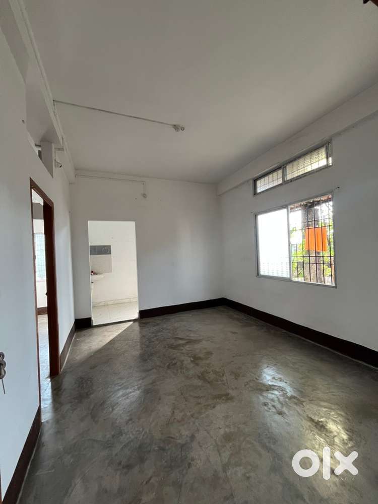 2bhk room available