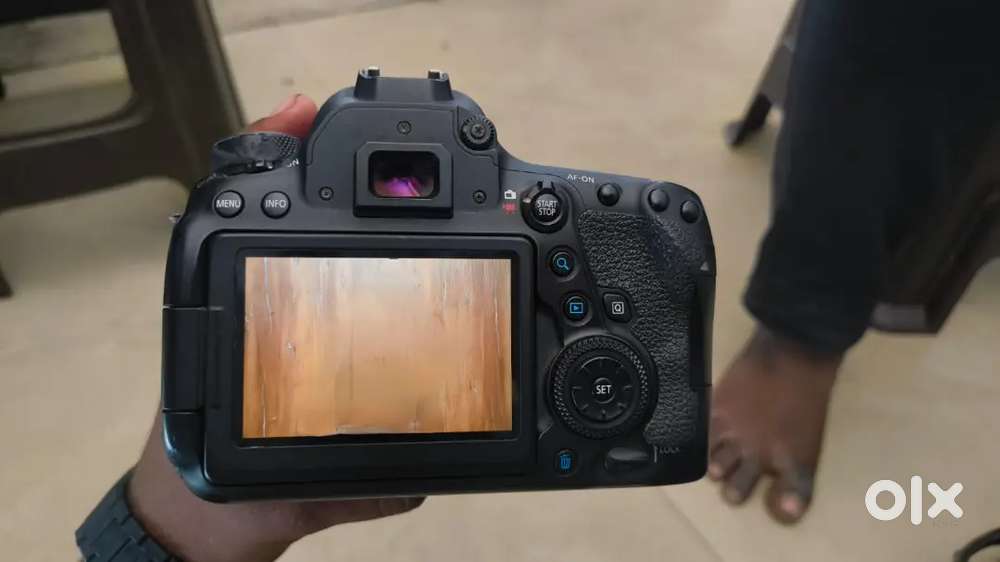 Eos 6d mark ii + 24-105mm lens + 50mm lens  + two batterys original +