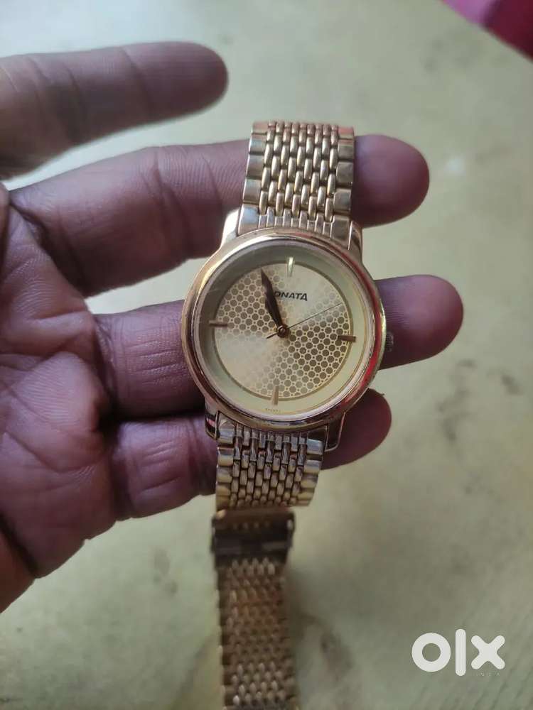 Sonata watch sales good gold watch good running