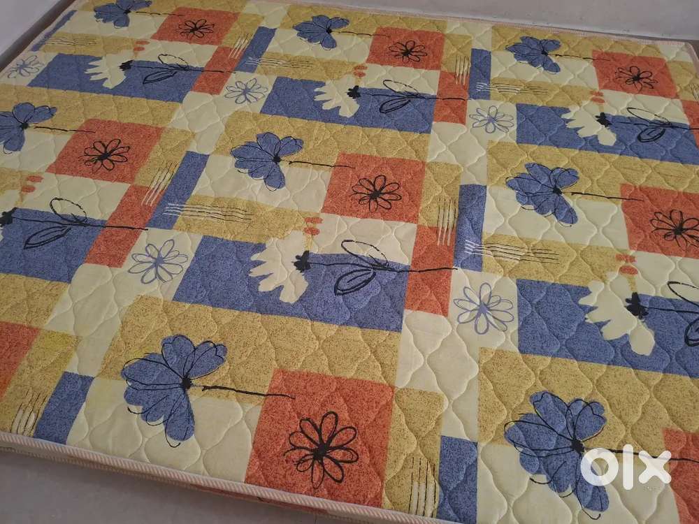 Damro queen bed avilable  for 8k