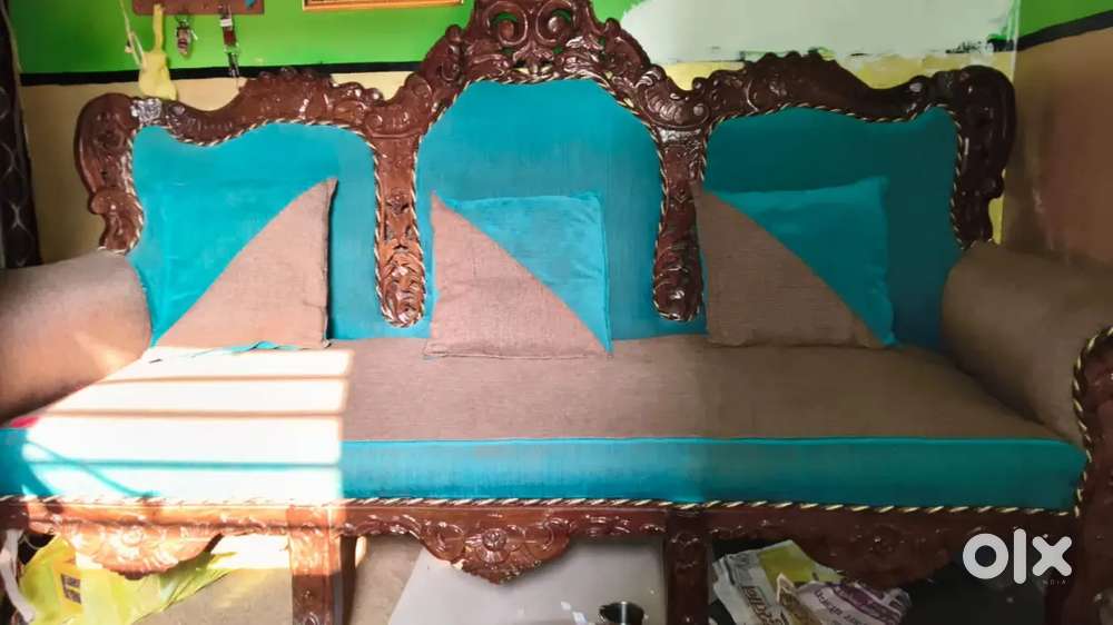 शीशम का लकड़ी से बना हुआ है घर का