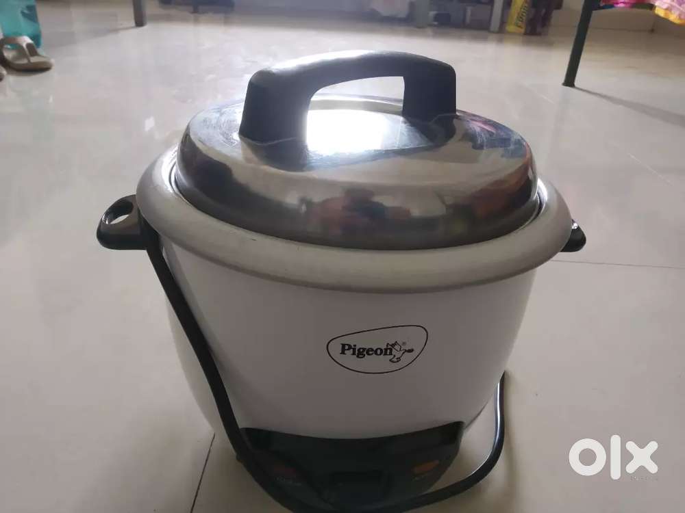 Peigeon electric rice cooker (1lit)