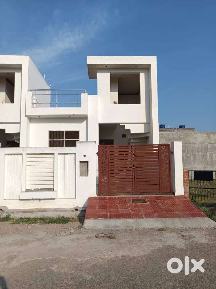Kursi Road House for sale