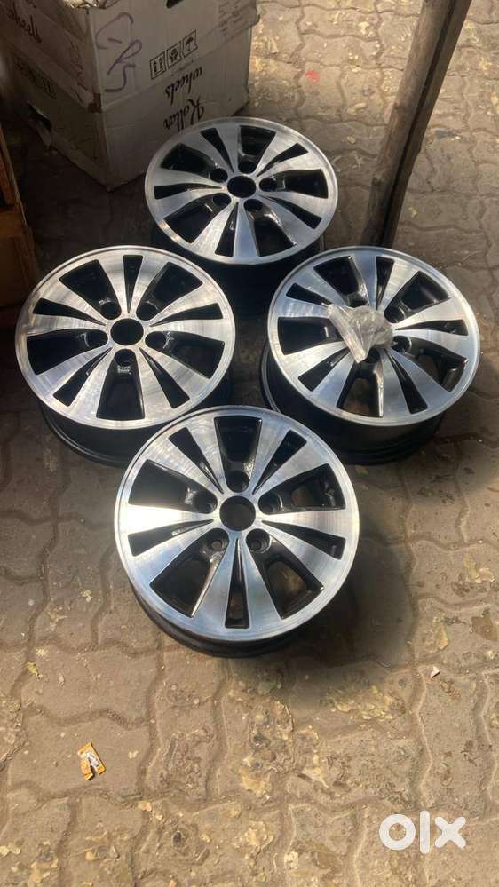 INNOVA ALLOY WHEELS 15 INCHES (ALMOST NEW CONDITION)