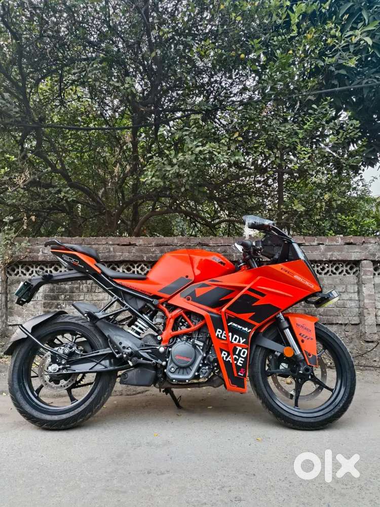 KTM RC 200 only 1400 km Available Only Call or WTSP (12-8pm)