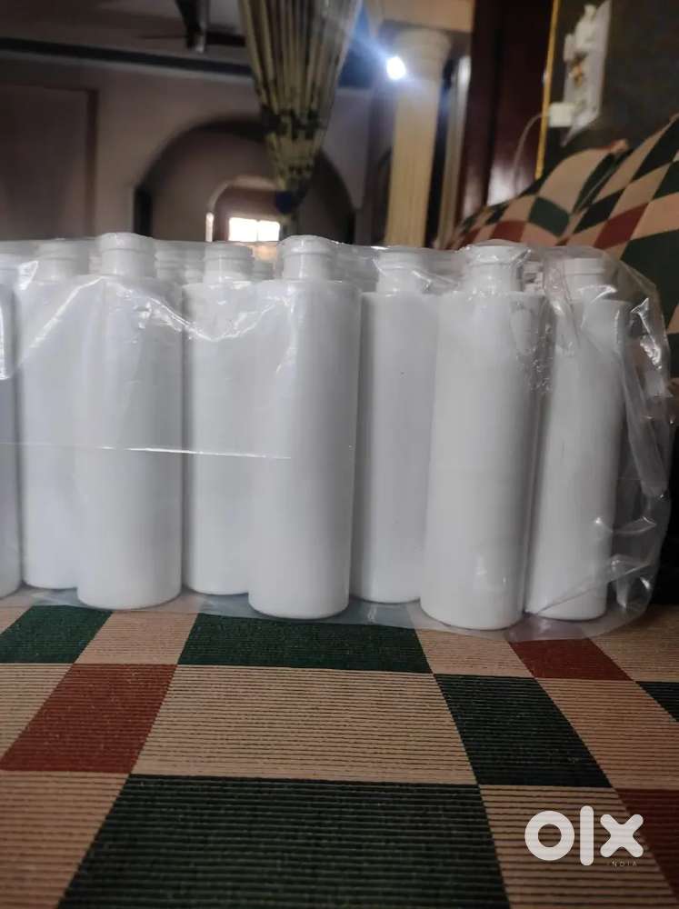 Unused shampoo and lotion bottles with golden pump 300pc