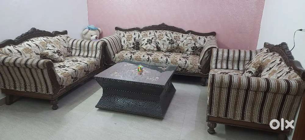 Sagwan 7 seater sofa with centre table