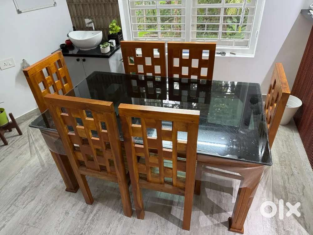 6 seater wooden dining table with glass top- excellent condition