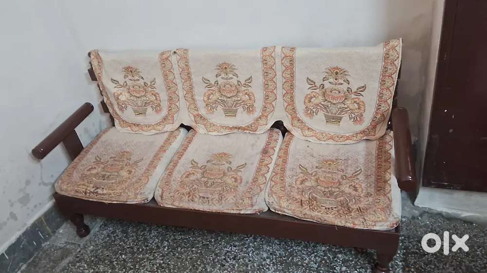 Sofa set(pidha set) set of 5 (3+1+1)