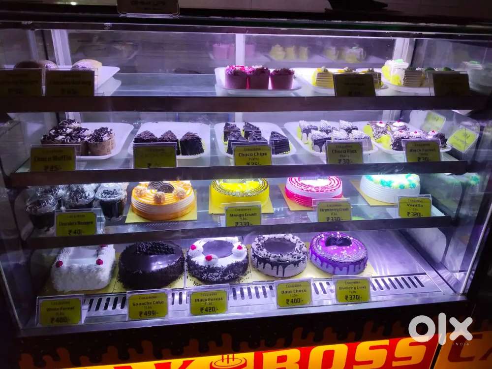 Cake shop confectionery counter sales boy