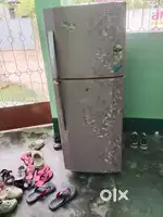 Lg dubble door fridge 250 watt peehe ka jali lick h or gas dalwana hai