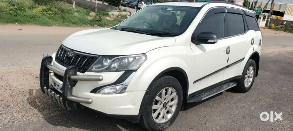 Mahindra XUV500 W10  2017 Diesel 117000Km Driven