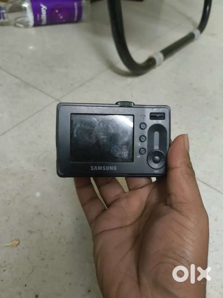 Samsung camera  s730 7.2 mega pixel