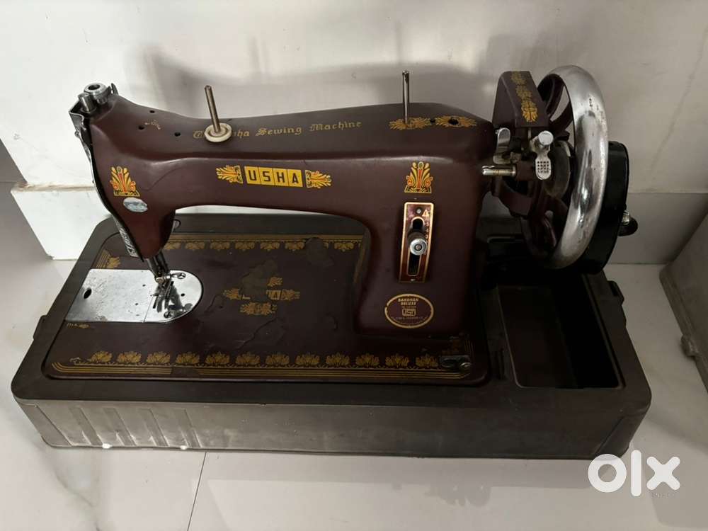 Usha Sewing Machine – Works Perfectly, Includes Case & Base