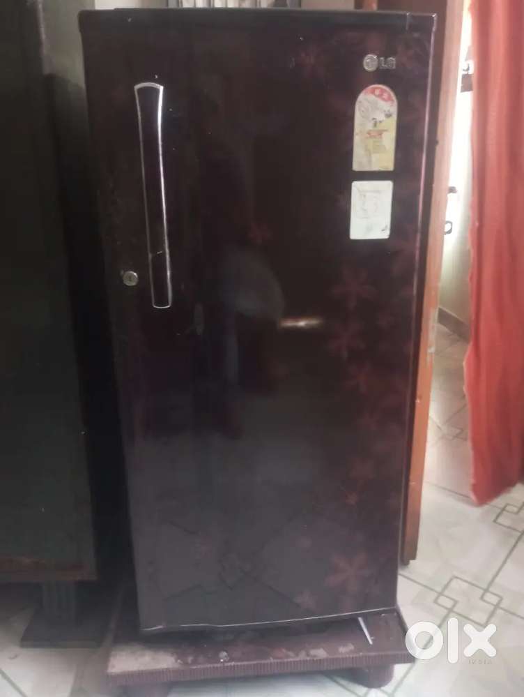 L G REFRIGERATOR
