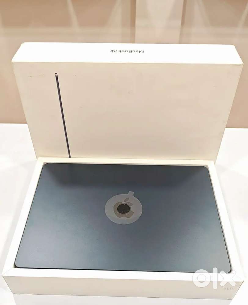 APPLE MACBOOK AIR M3 CHIP (A3114)