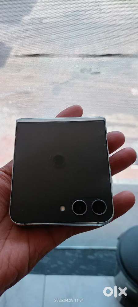 I want to sell my Samsung Flip 5 256/8 gb 2023 model good condition