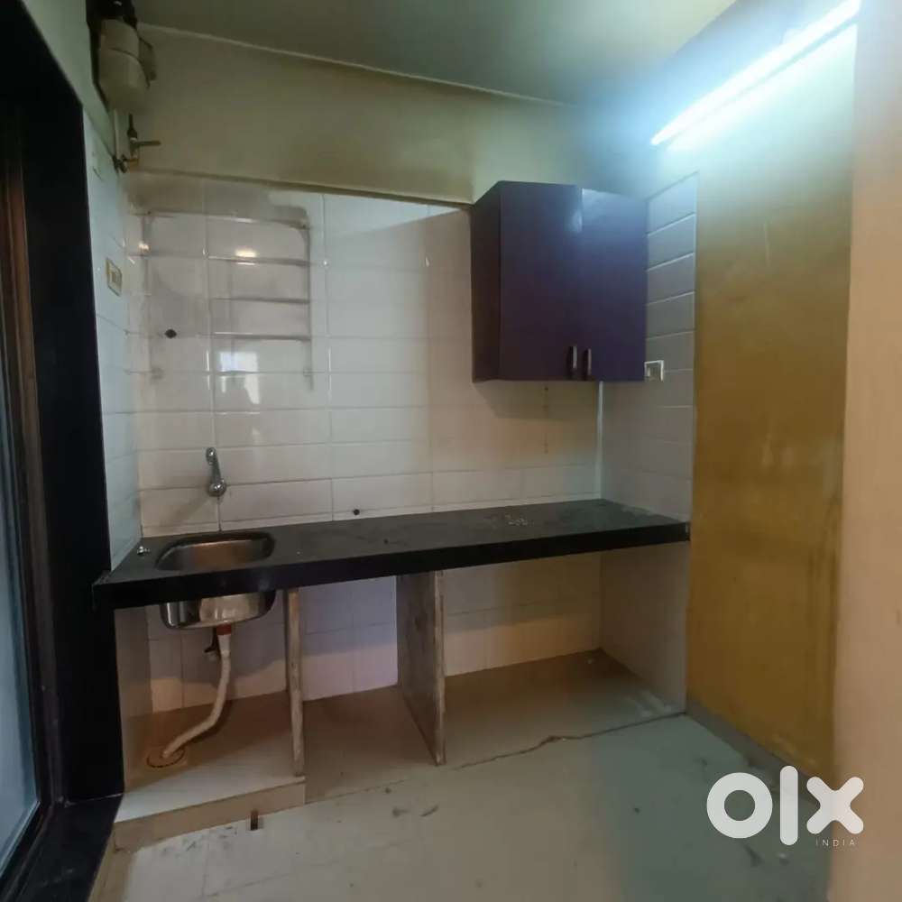 1 bhk flat havey deposit available 7 lakh all family welcome ulwe se19