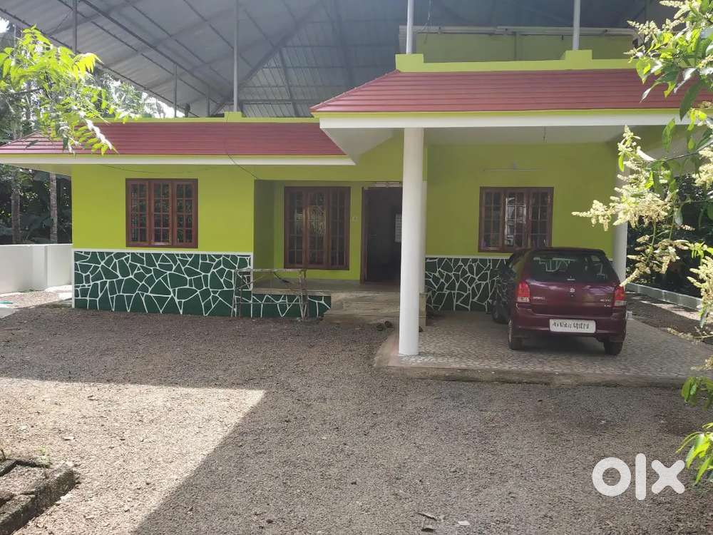 40 cents of land with a house located in Thiruvanchoor.