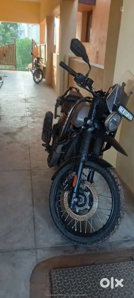 Yezdi Adventure silver