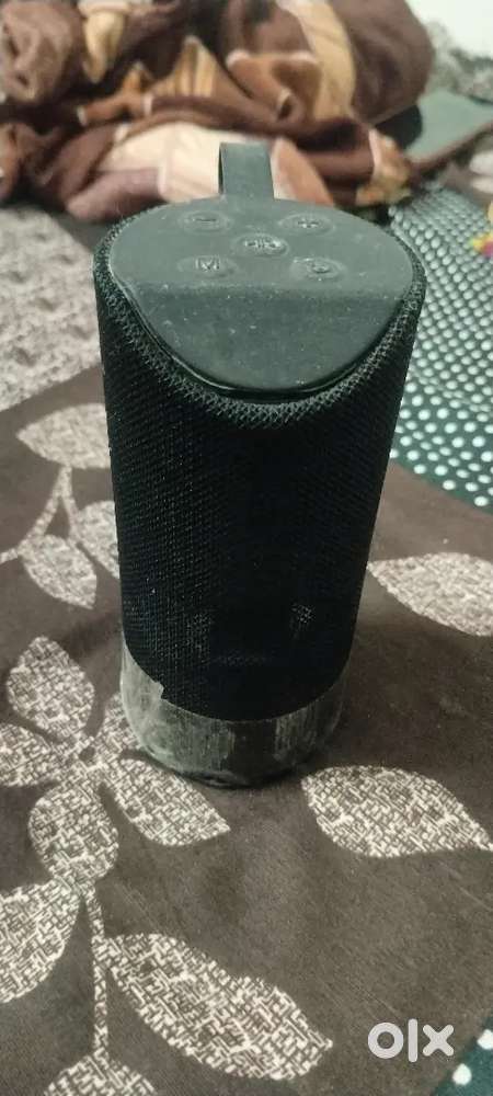 Sound box in black calar