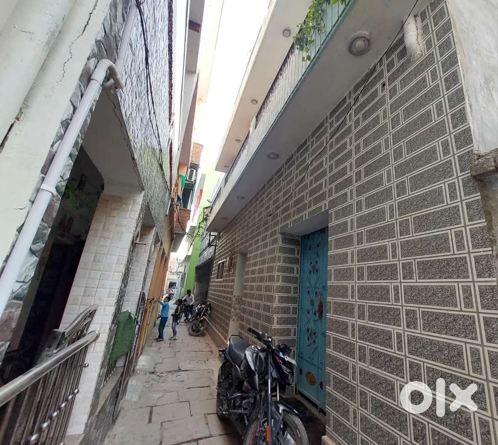 2.8 crore House on sell - 7+ bedrooms 2store room 3bathroom2 kitchen