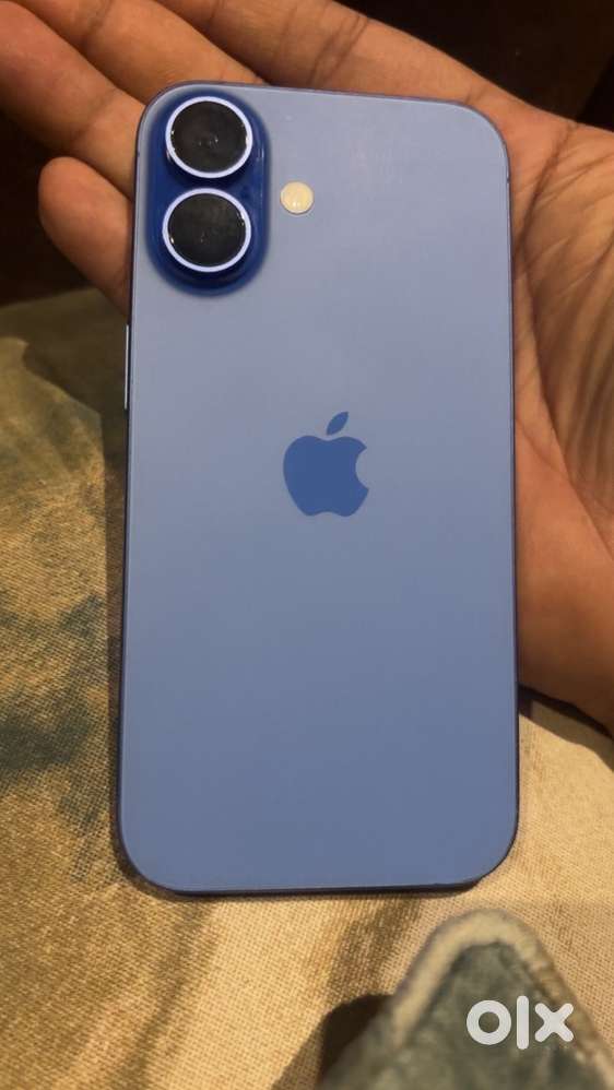 Iphone 16 super mint condition 4 months used blue