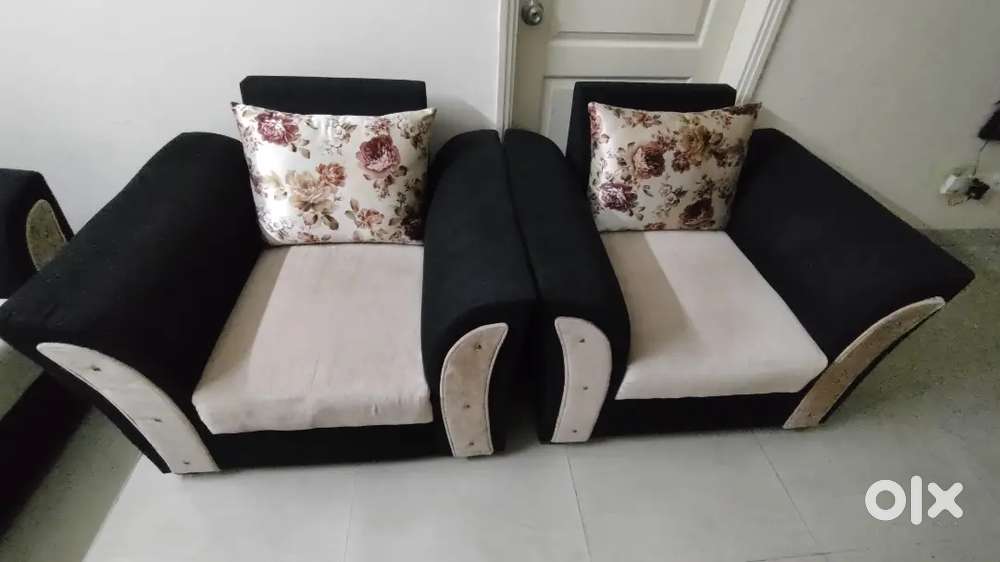 3+2 Sofa set. 5 Heavy Cushion. NEAT and CLEAN