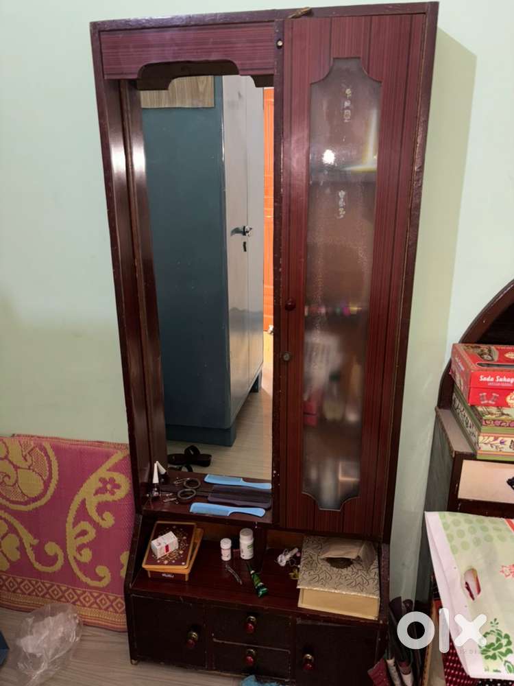 Dressing table
