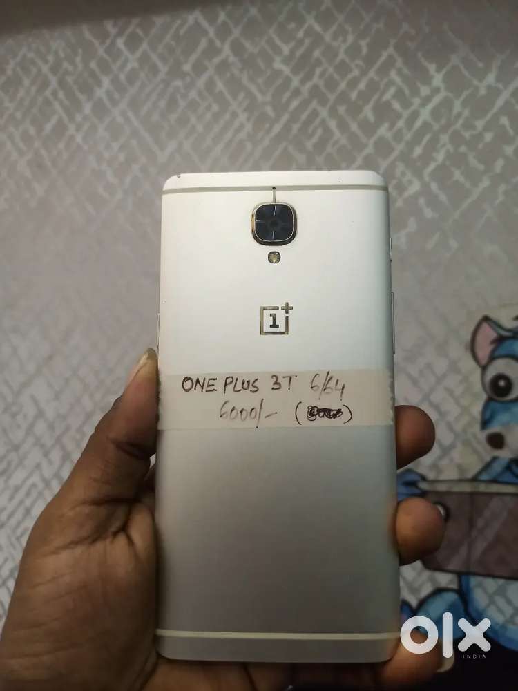 One plus 3T 6/64 gb in good condition with charger
