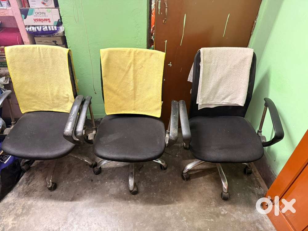 3 Rotating chairs