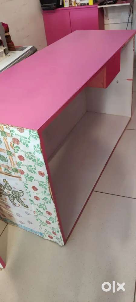 Shop counter table