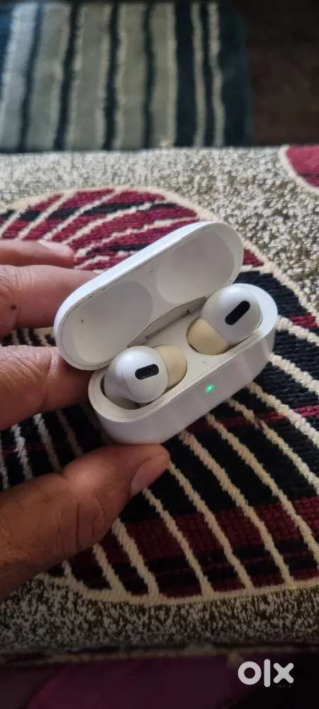 Apple AirPods (2nd generation)