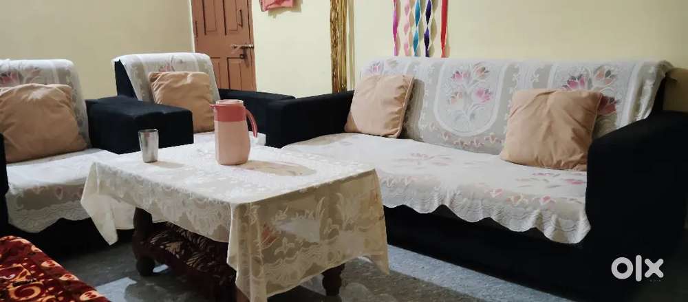 Sofa is good condition sirf sofa hai aur kuch nahi hai sath mein